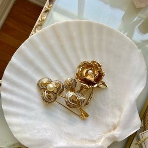 VINTAGE Gold Floral Brooches